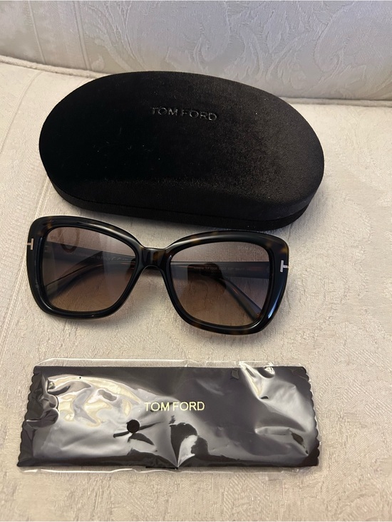 New arrival! Authentic TOM FORD
MAEVE FT1008 oversized Havana Cat Eye Sunglasses main image 9